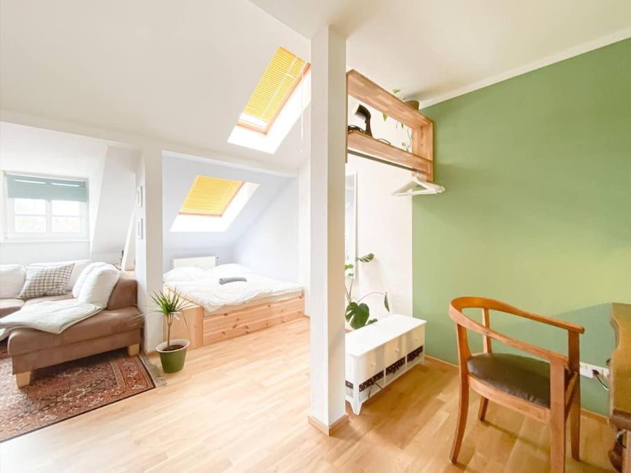 Schoene Ferienwohnung Mit Blick Ueber Stadtwald Leipzig Exterior foto