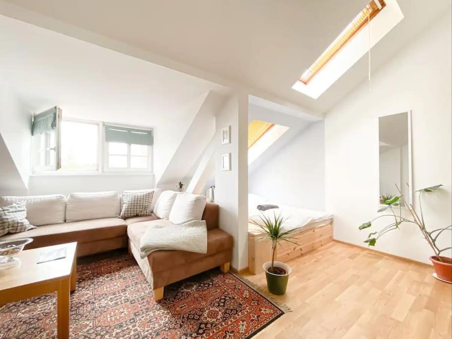 Schoene Ferienwohnung Mit Blick Ueber Stadtwald Leipzig Exterior foto